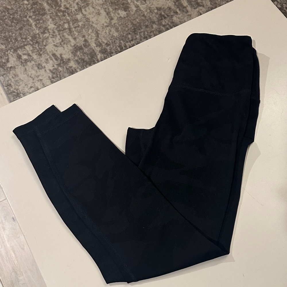 Yogalicious Black Leggings subtle camo print - like new